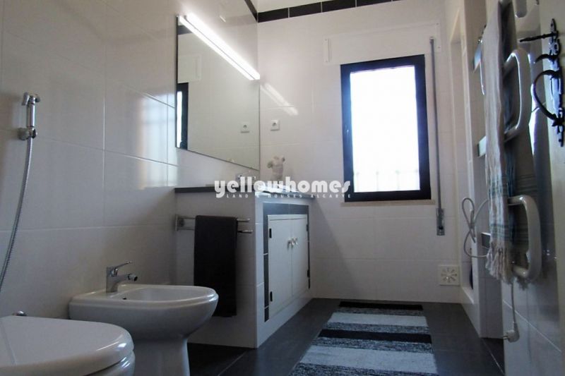 Moradia V3 encantadora com anexo e piscina privada perto da Guia